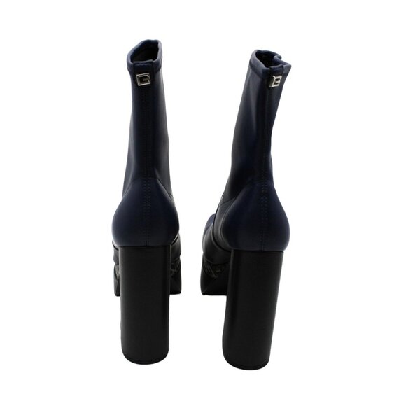 Guess - Picture 7 of 7